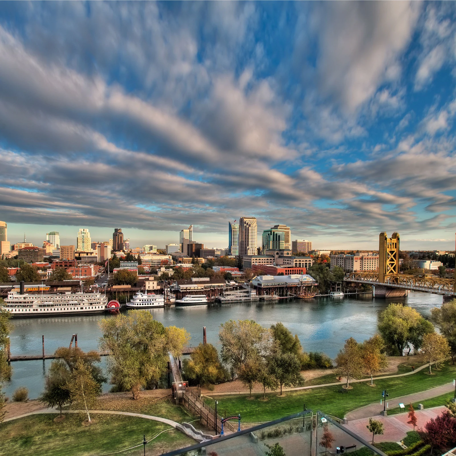 Sacramento’s Tower Bridge and skyline at dusk